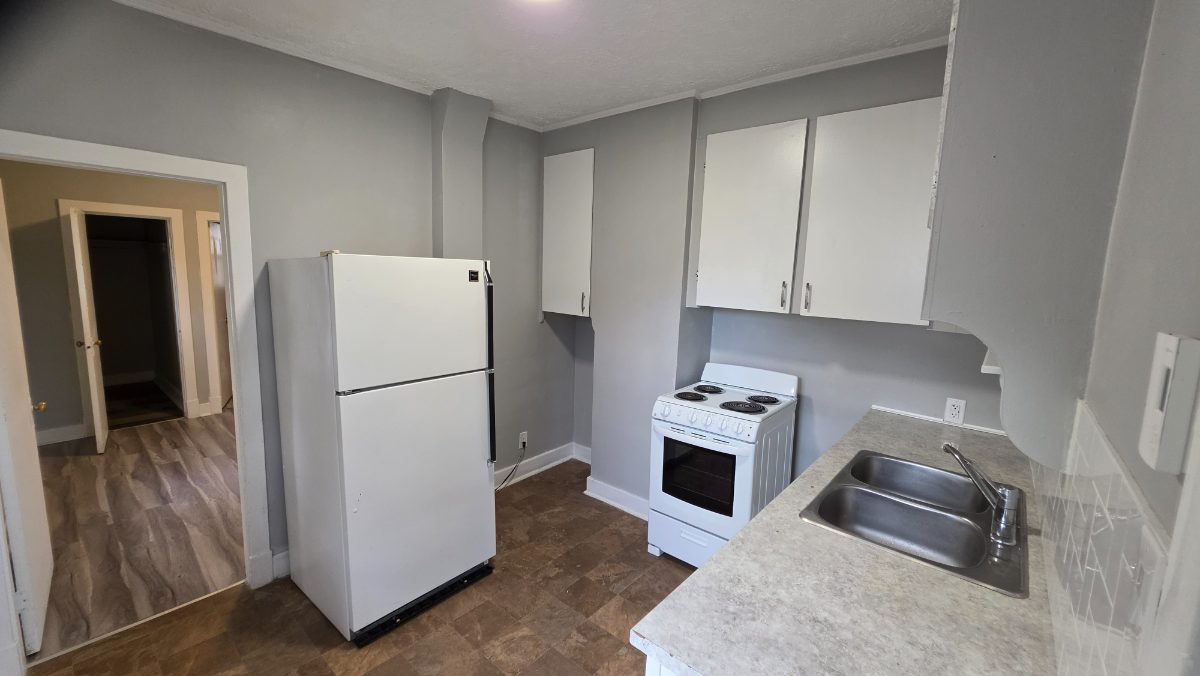 270 Robinson Street - 270